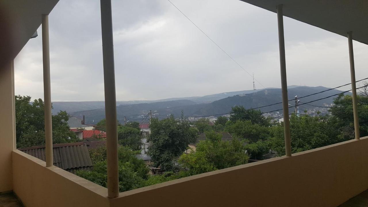 Guesthouse Different Tbilisi Ngoại thất bức ảnh