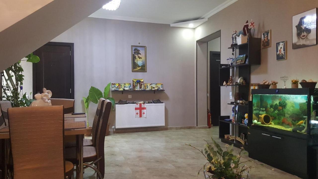 Guesthouse Different Tbilisi Ngoại thất bức ảnh
