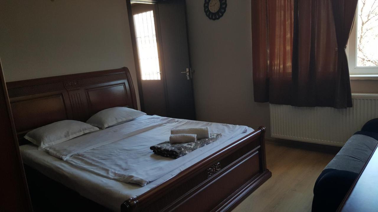 Guesthouse Different Tbilisi Ngoại thất bức ảnh
