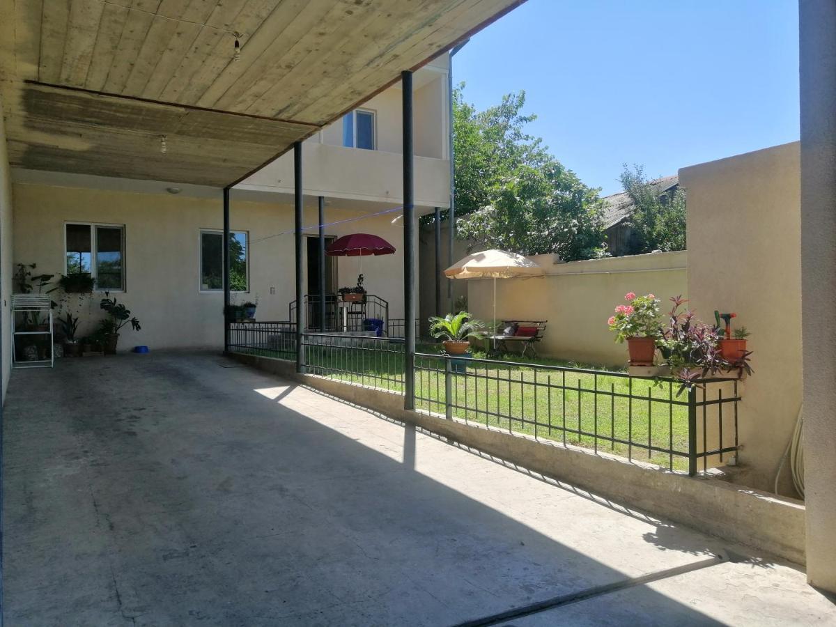 Guesthouse Different Tbilisi Ngoại thất bức ảnh