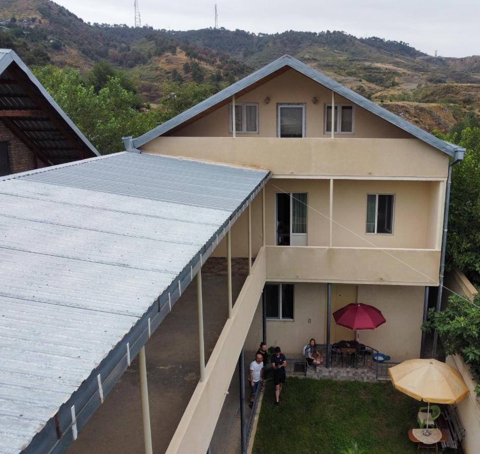 Guesthouse Different Tbilisi Ngoại thất bức ảnh