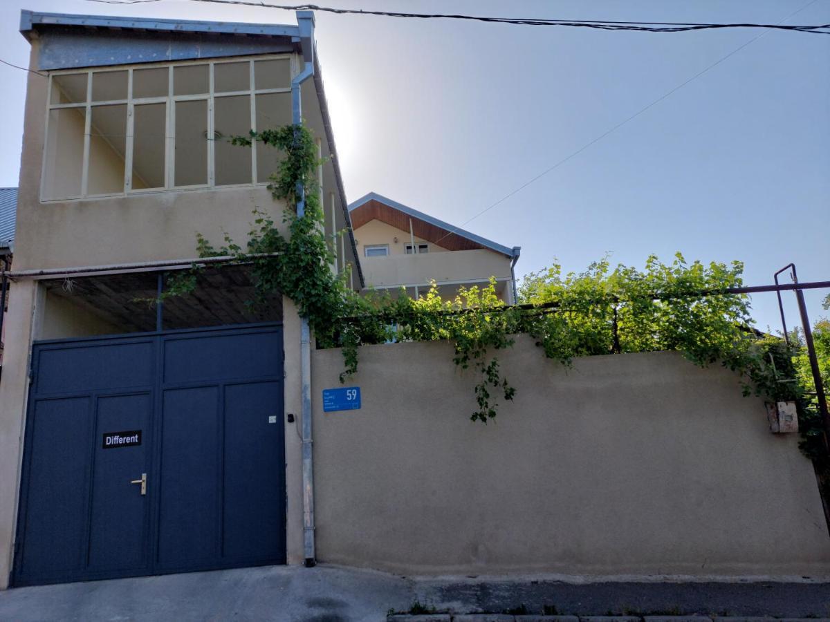 Guesthouse Different Tbilisi Ngoại thất bức ảnh