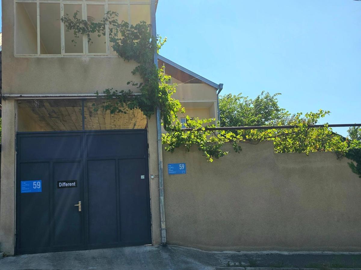 Guesthouse Different Tbilisi Ngoại thất bức ảnh