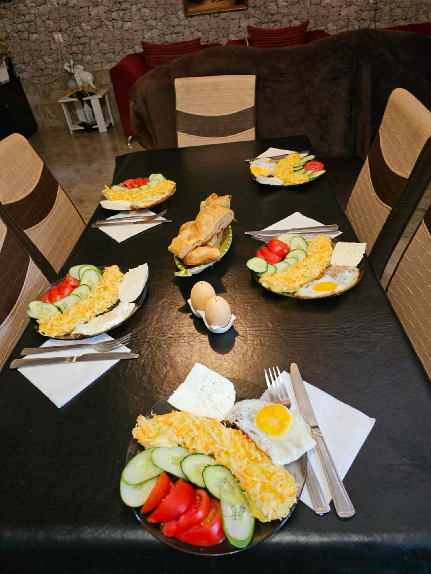 Guesthouse Different Tbilisi Ngoại thất bức ảnh