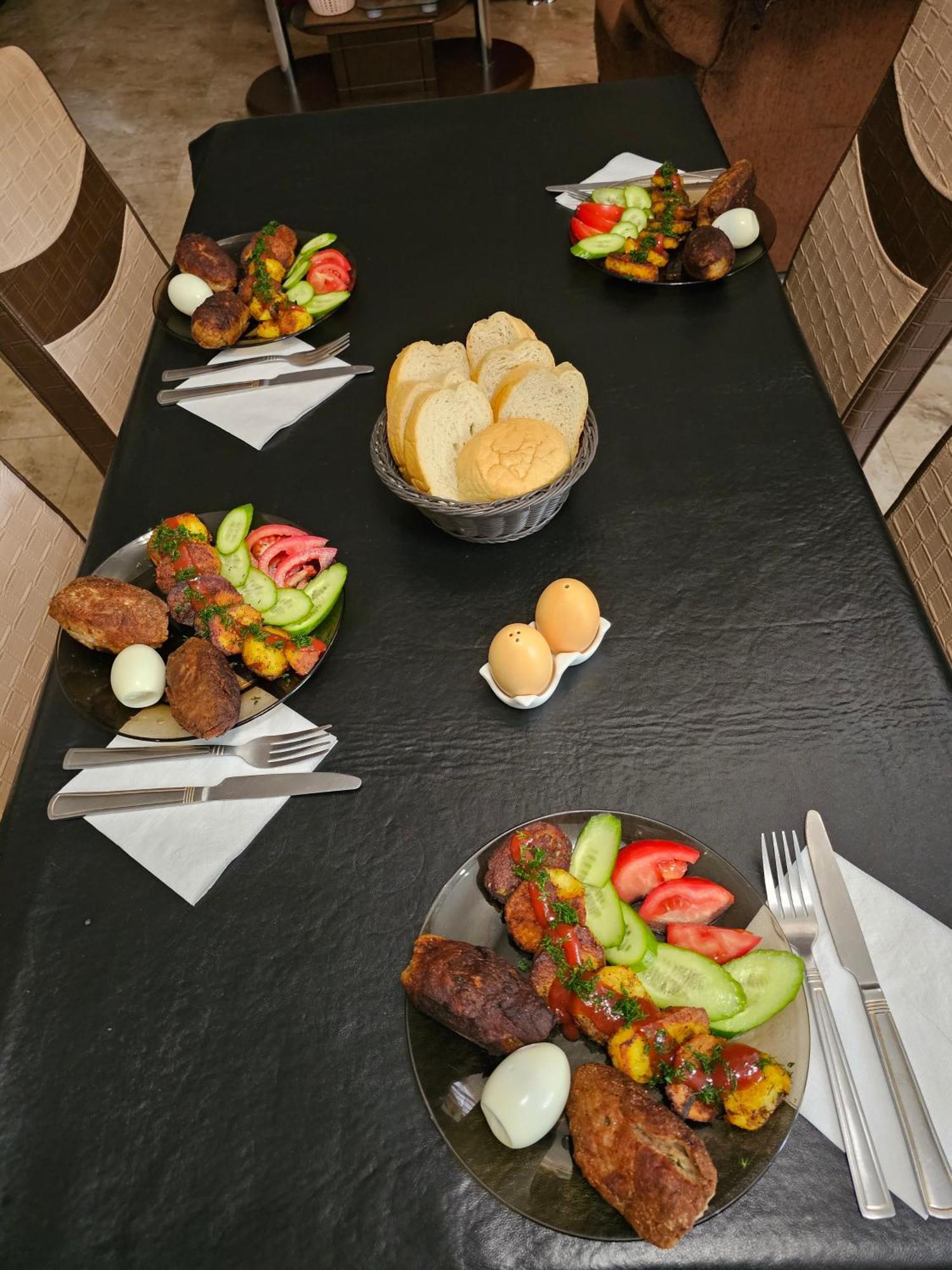 Guesthouse Different Tbilisi Ngoại thất bức ảnh
